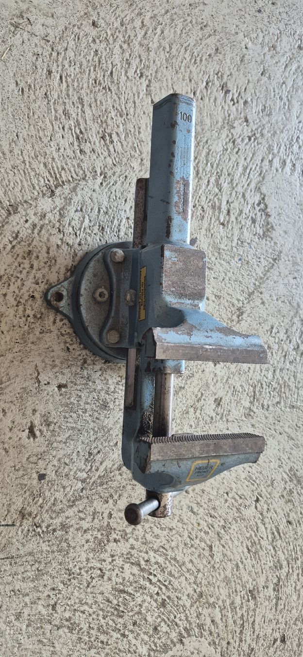 Tous les outils: schraubstock  – D'occasion à Ammerswil AG par cyr_59bt
