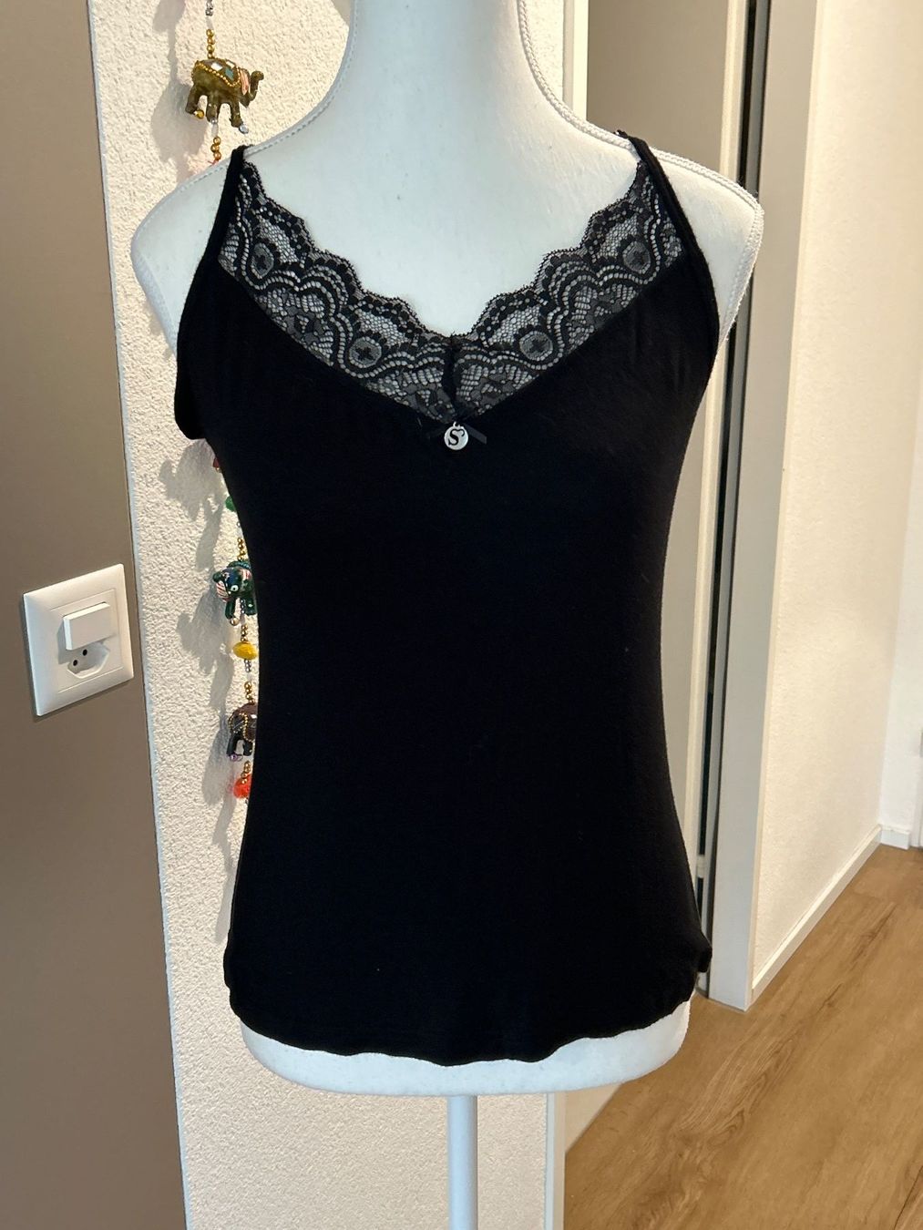 Top: Spaghettiträger-Top schwarz mit Spitze – Usato da Brunnen venduto da Nala2929 4