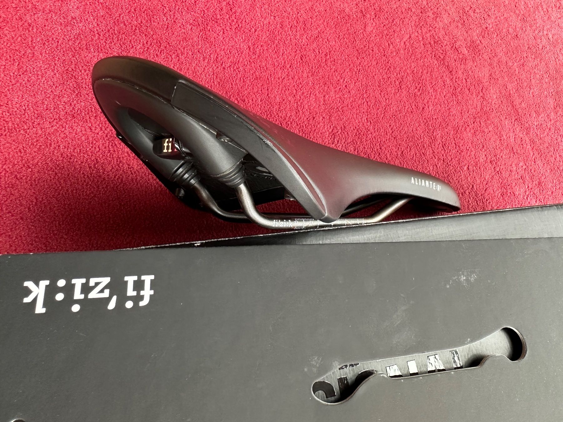 Selle & Accessori: Fizik Aliante R3 Open – Usato da Lenzburg venduto da Cazador 2