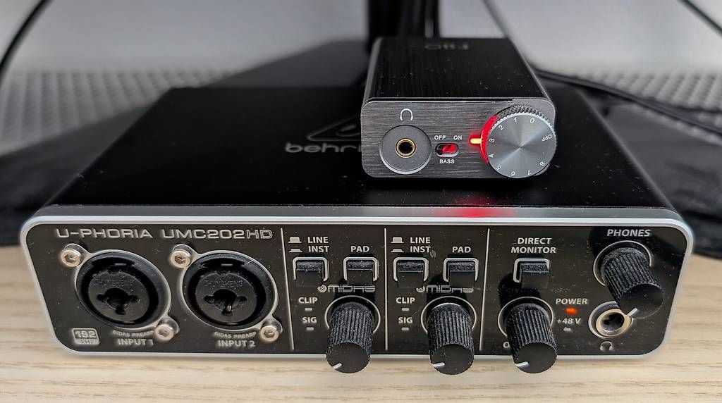 Amplificatori: FiiO E10K USB-DAC und Kopfhörerverstärker – Usato da Richterswil venduto da plisandro 3