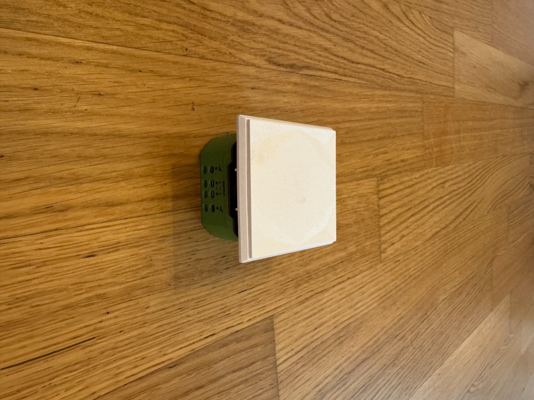 Loxone Componenti elettronici: Loxone Nano Dimmer Air – Usato da Oberglatt ZH venduto da Jones98
