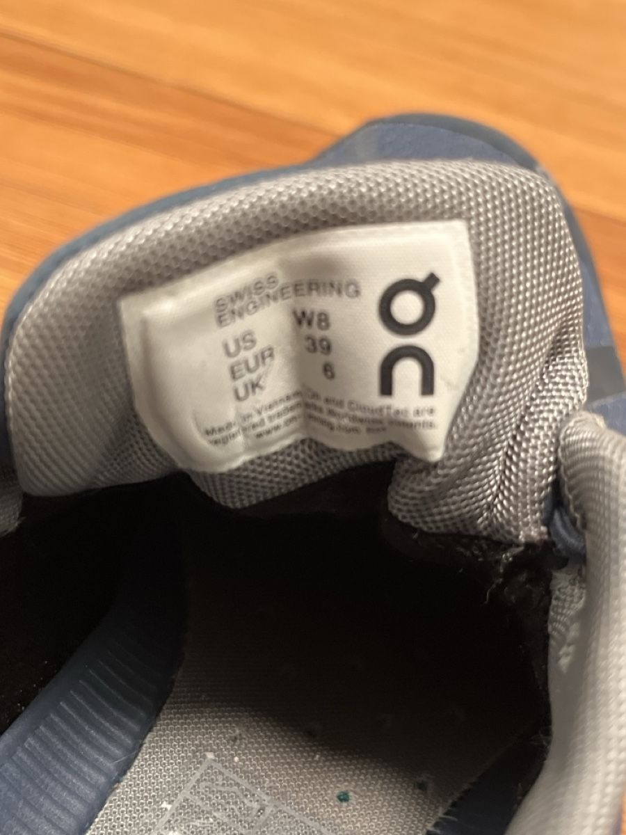 On Scarpe da donna: On Running Cloud Waterproof Shoes Size 39 US 8 – Nuovo (secondo la descrizione) da Basel venduto da Corinna58 4
