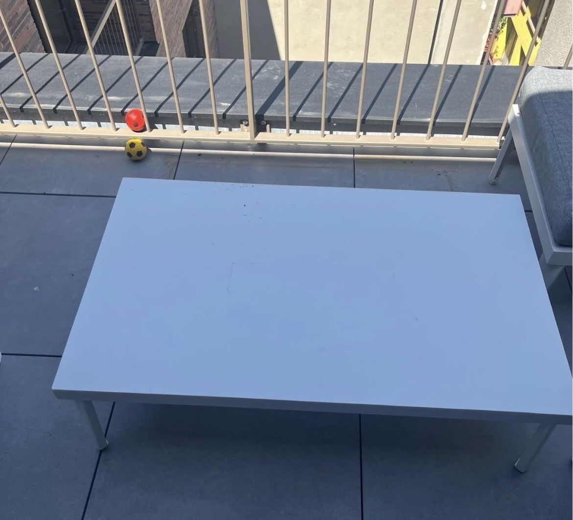 Sedie a sdraio: Lounge set grey white sofa and table good condition – Usato da Basel venduto da pp5_dg76 2