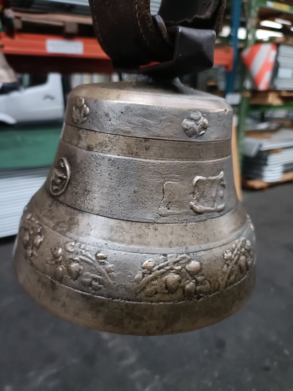 Glocken & Treicheln: Sehr seltene Antike Glocke. – Gebraucht aus Däniken SO von sgoldvreni 6