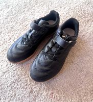 Hallenschuhe -Klettverschluss guter Zustand- Größe 33