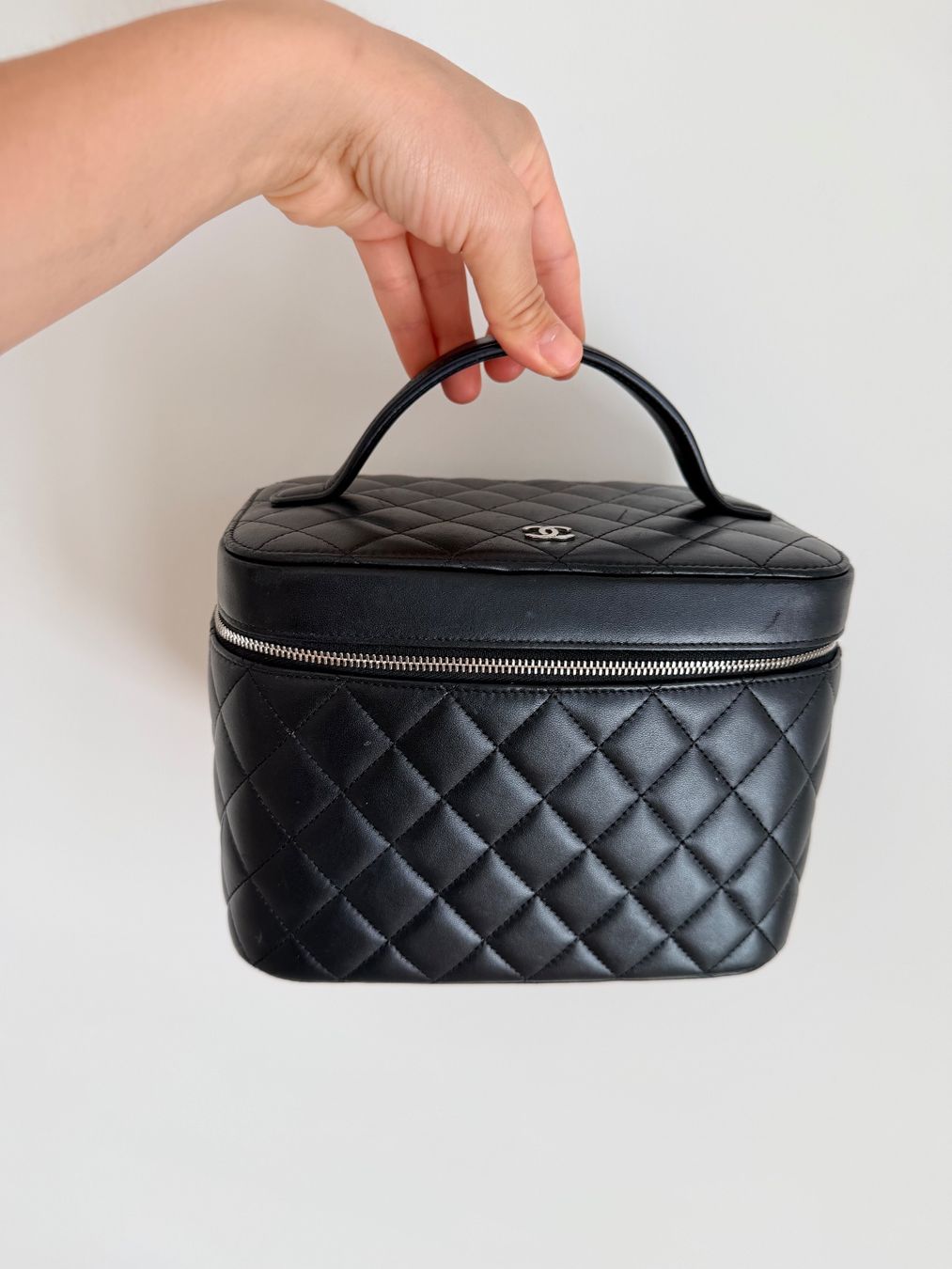 Chanel Custodie per cosmetici: Chanel Vanity Case schwarz Leder – Usato da Roggwil TG venduto da est_r5x7