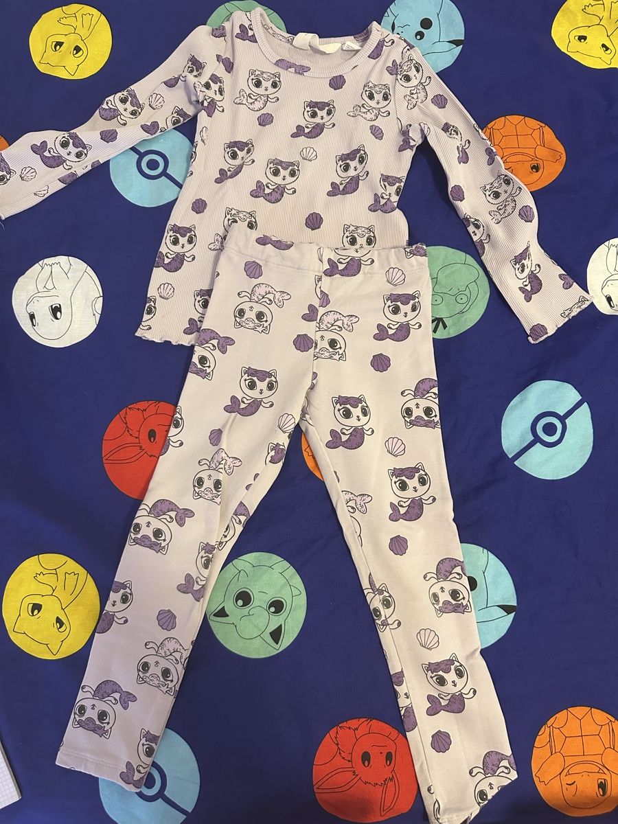 Lotti & Set di vestiti: Kleiderpaket//Mädchen//5-6 J – Usato da Böckten venduto da ZokaAugust 5