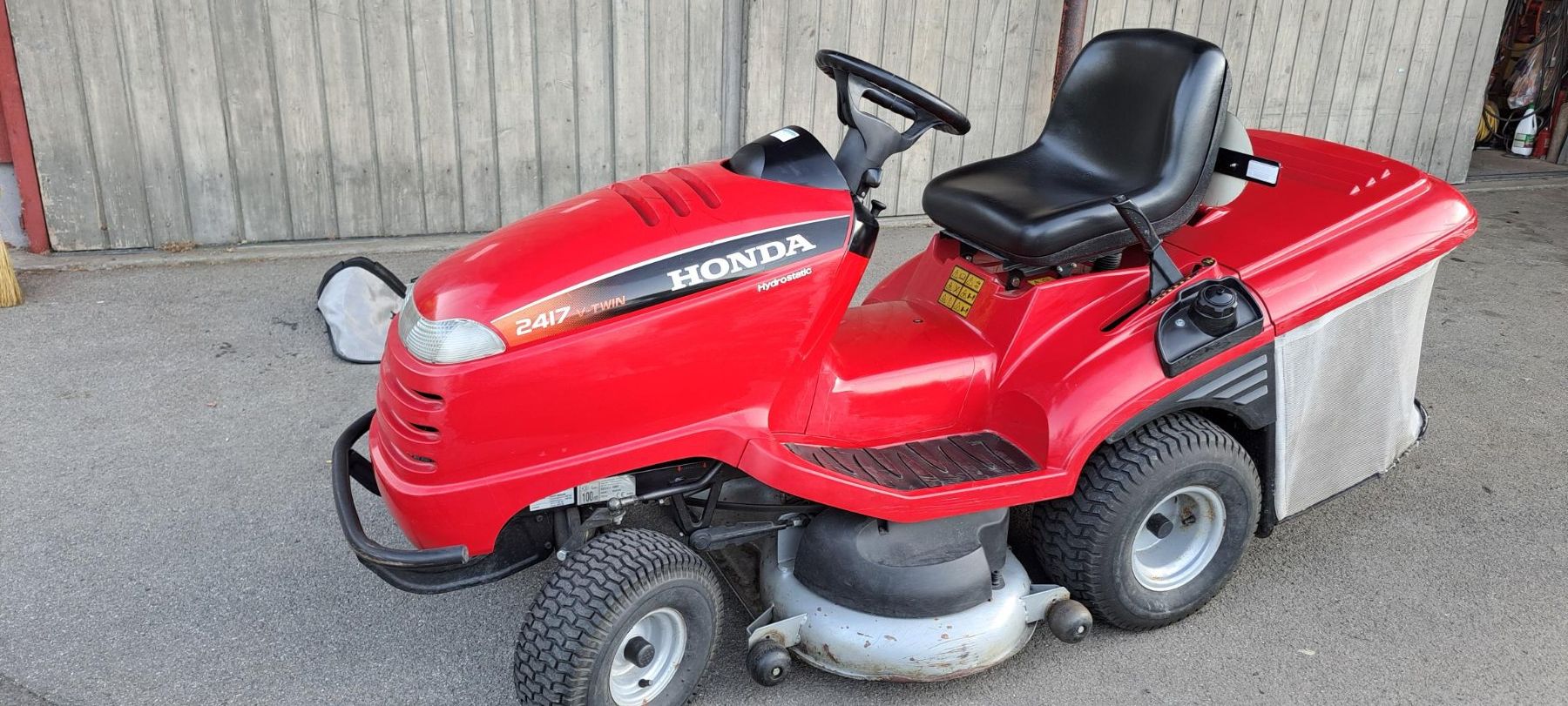 Honda Traktoren: Honda Rasentraktor 2417 V-Twin Hydrostatic – Gebraucht aus Sennhof von bes_nm2j