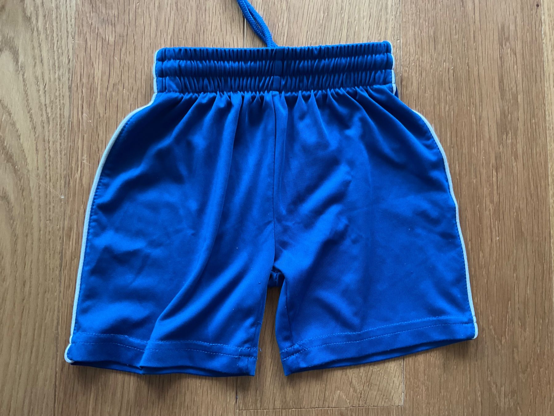 Lotti & Set di vestiti: Kleiderpaket, Grösse 104 – Usato da Niederteufen venduto da sicmu 1