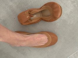 Ballerines en cuir souple couleur Camel T 36