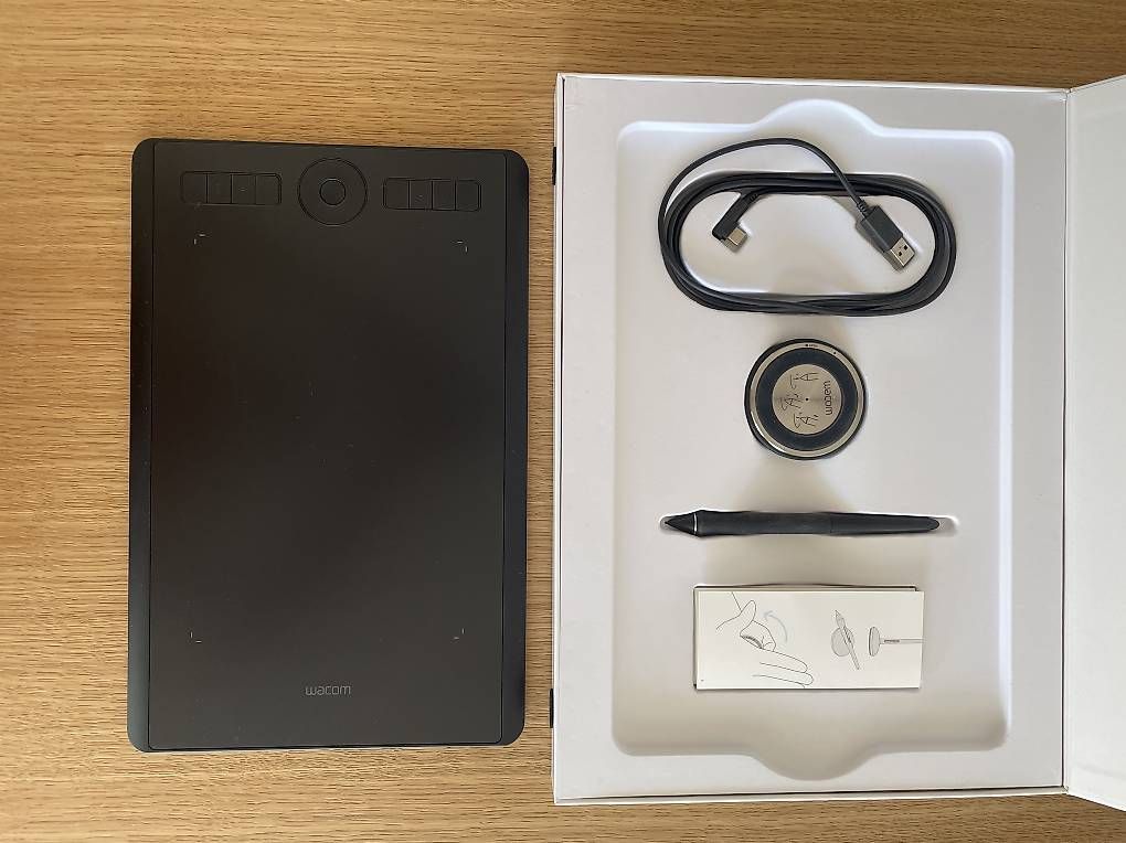 Wacom Tablettes PC: Tablette graphique Wacom Intuos Pro M – Neuf avec emballage d'origine à Colombier NE par san_wkw2 2