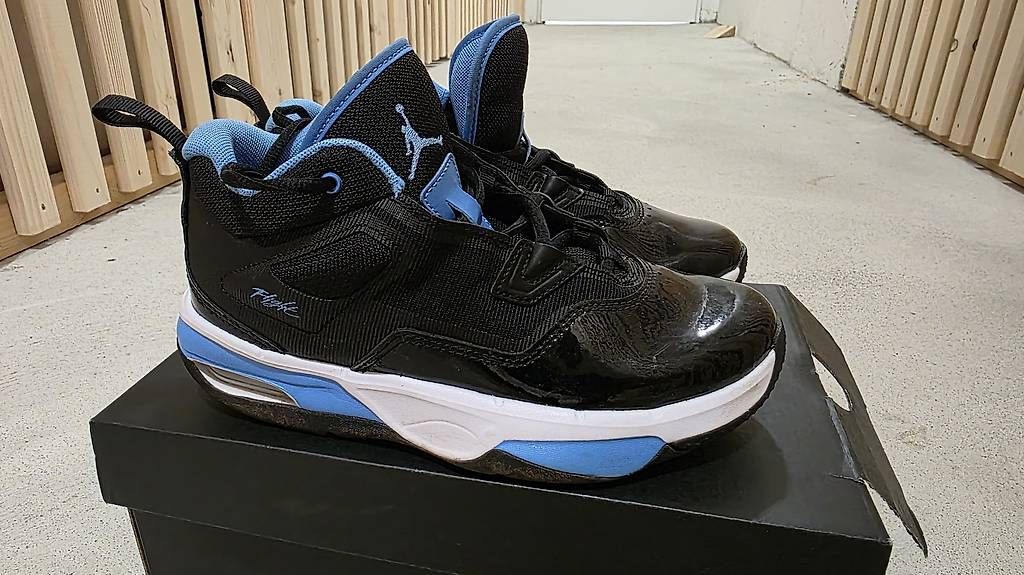 Scarpe per ragazzi: Jordan AIR Schuhe gr 35.5 – Usato da Effretikon venduto da Nex02