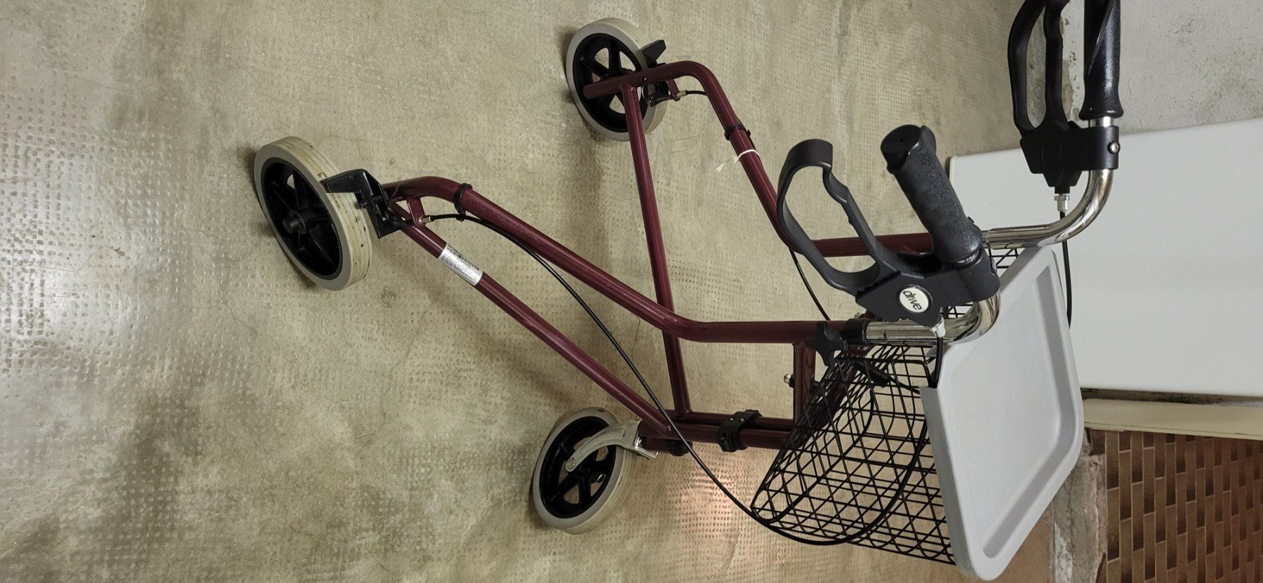 Ausili per la deambulazione: rollator – Usato da Muraz (Collombey) venduto da foo_9dyl 1