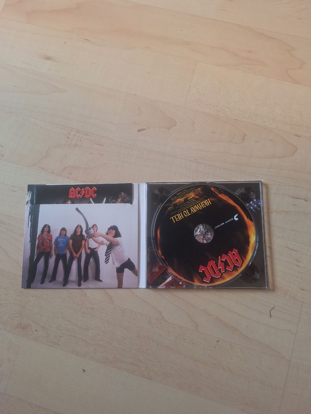 CD: AC/DC - Highway to Hell CD Klassiker Rock – Usato da Altwis venduto da urs_2q5c 1
