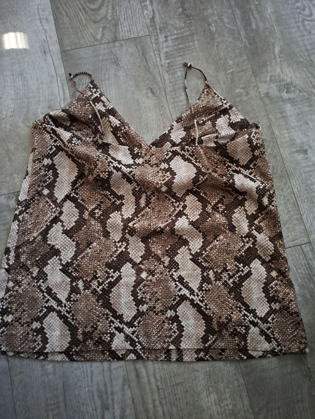 H&M Tops: H&M Top Schlangenmuster EUR 44  – Gebraucht aus Rickenbach LU von bishiida 1