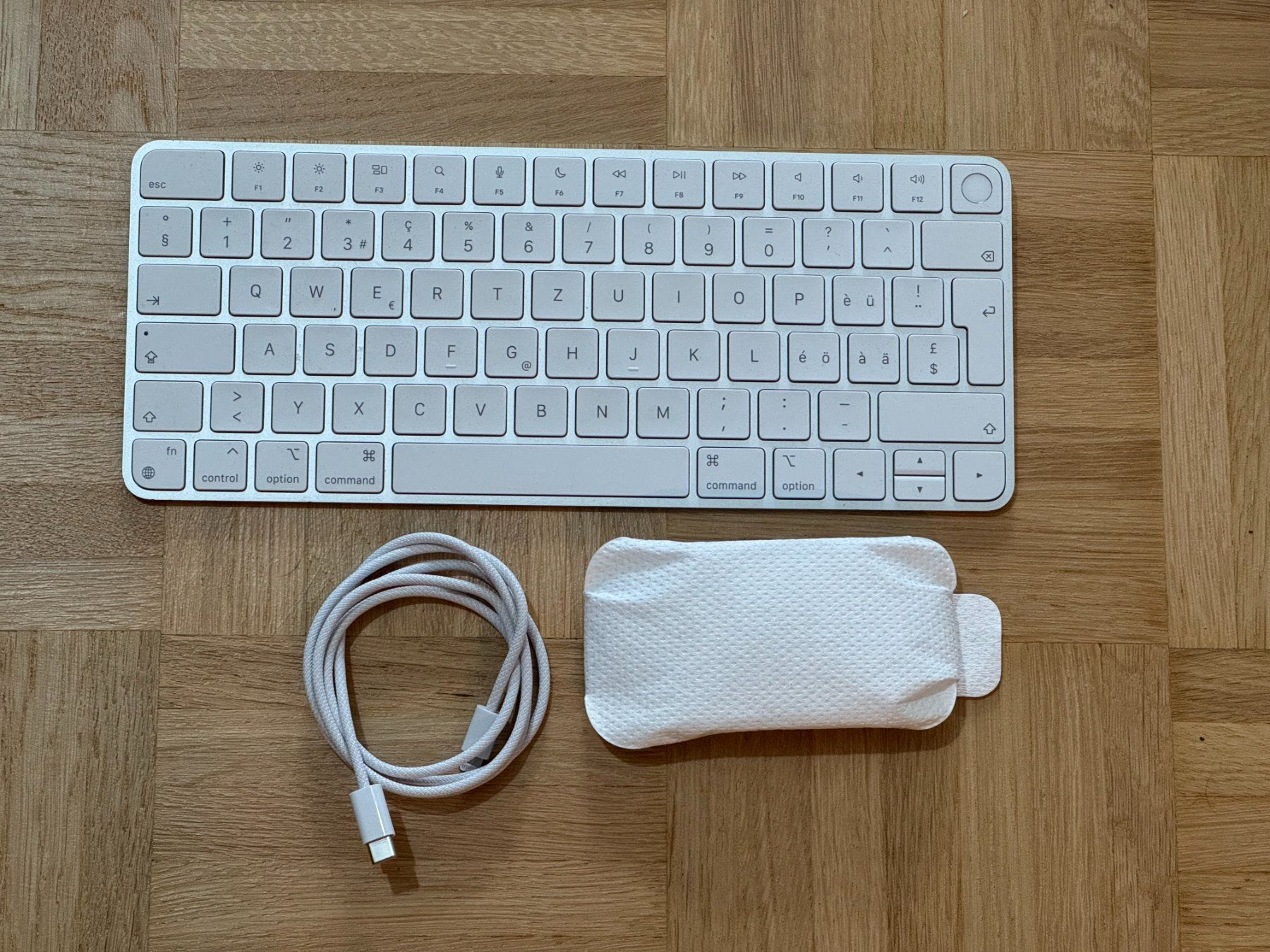 Apple Claviers: Magic Keyboard + Magic Mouse + Lightningkabel / TouchID – Neuf (Voir description) à Basel par Francis1337
