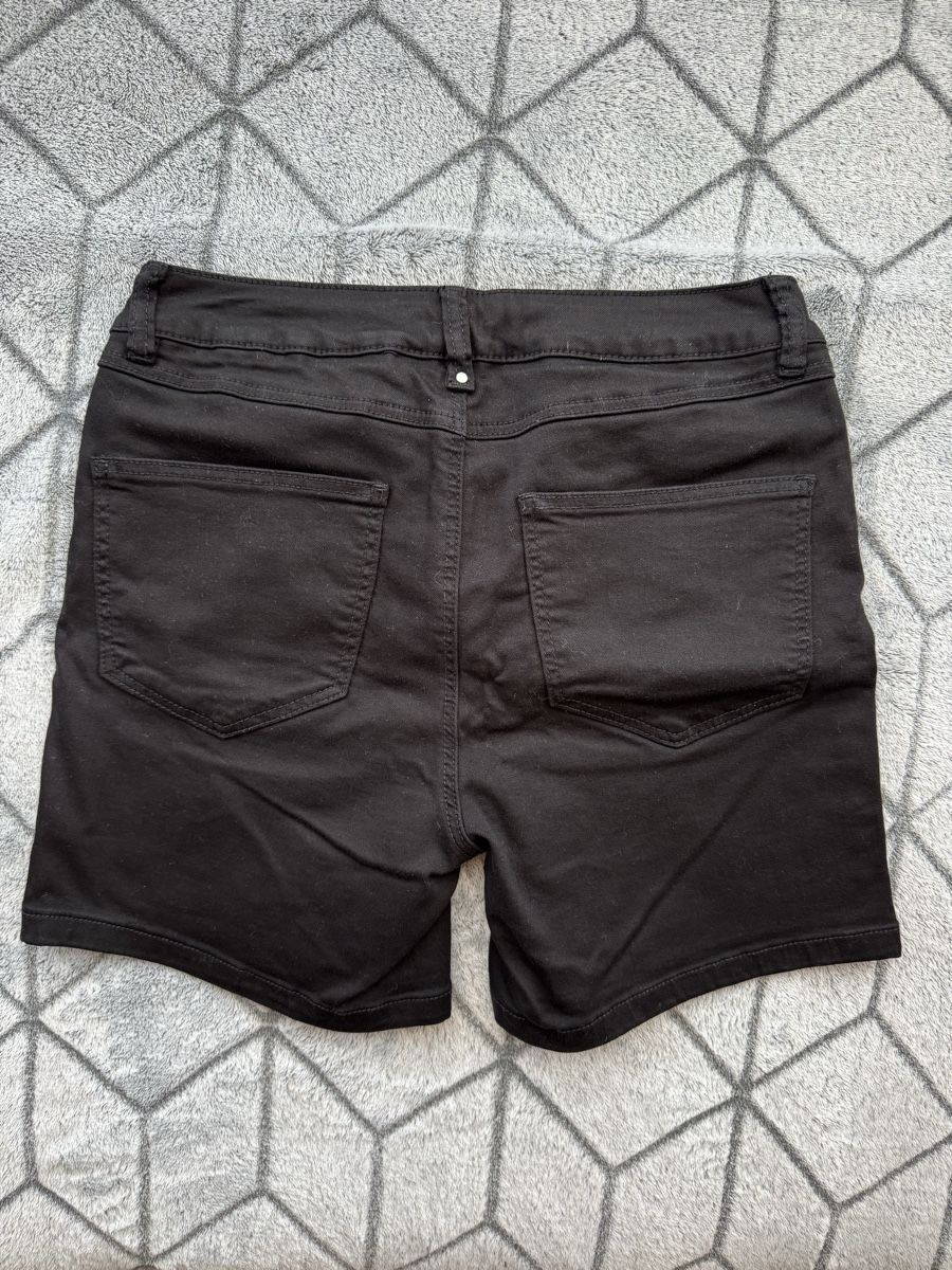 Jeans: Vila Shorts schwarz Gr. 27 – Usato da Rüti ZH venduto da Ella96 1