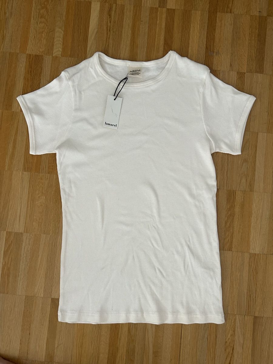 Lamarel T-Shirts: Lamarel Ribbed Tshirt – Gebraucht aus Basel von alinee_sophiee