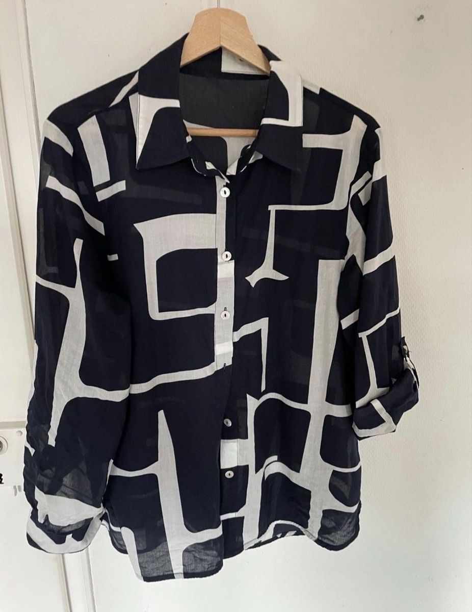 Camicette: BLUSE MIT GEOMETRISCHEM MUSTER GRÖSSE M – Usato da Dübendorf venduto da ali_g7p8