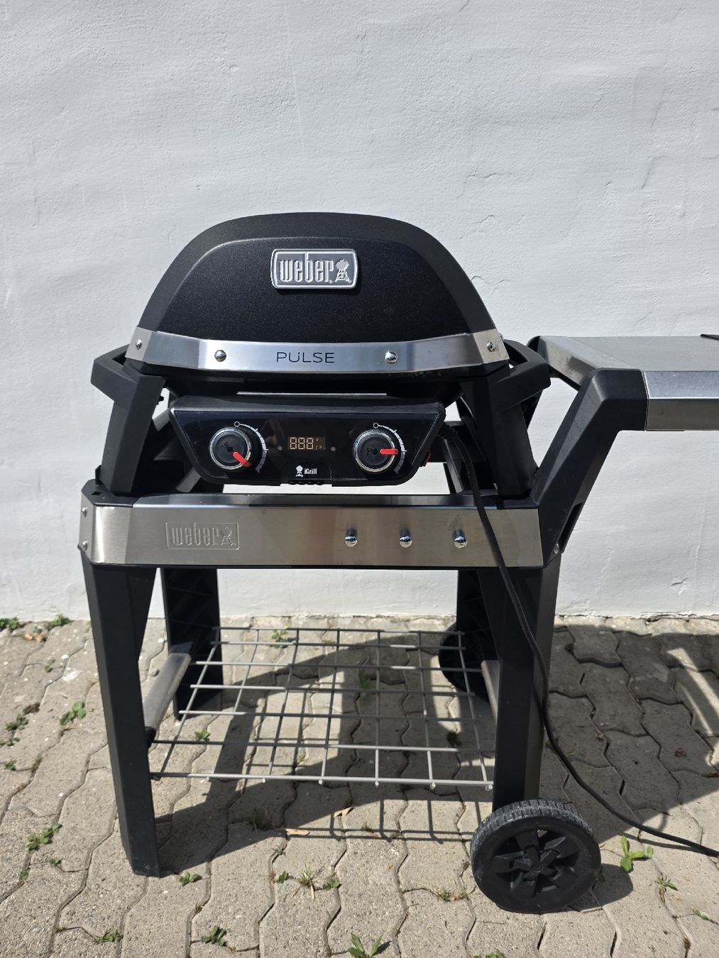 Griglie: Weber Elektrogrill Pulse 2000W mit Rollwagen – Usato da Uster venduto da Cruleye 4
