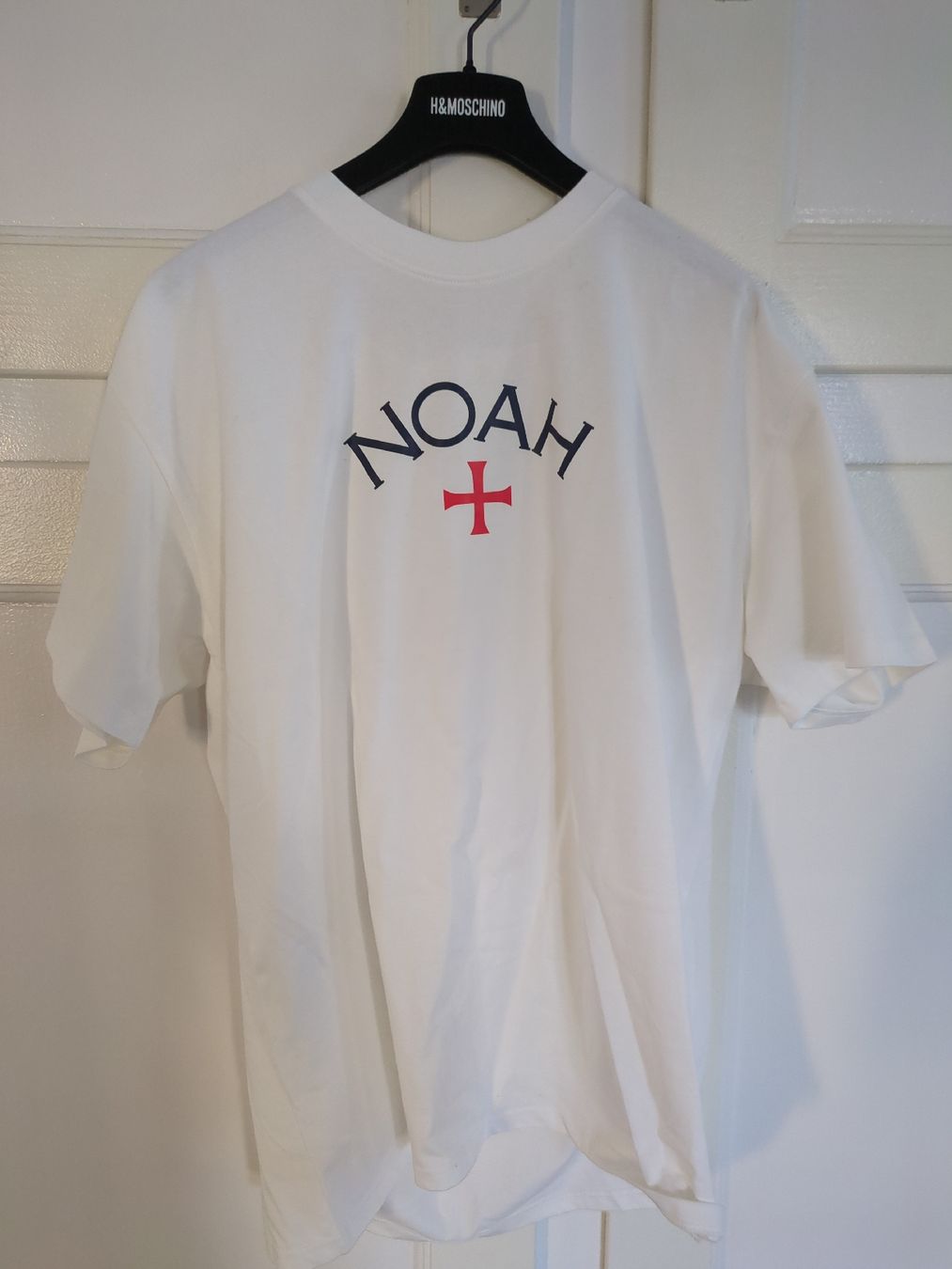 T-Shirts: Noah NYC Red Cross T-shirt White Large – Neu (gemäss Beschreibung) aus Meilen von Jbm1986