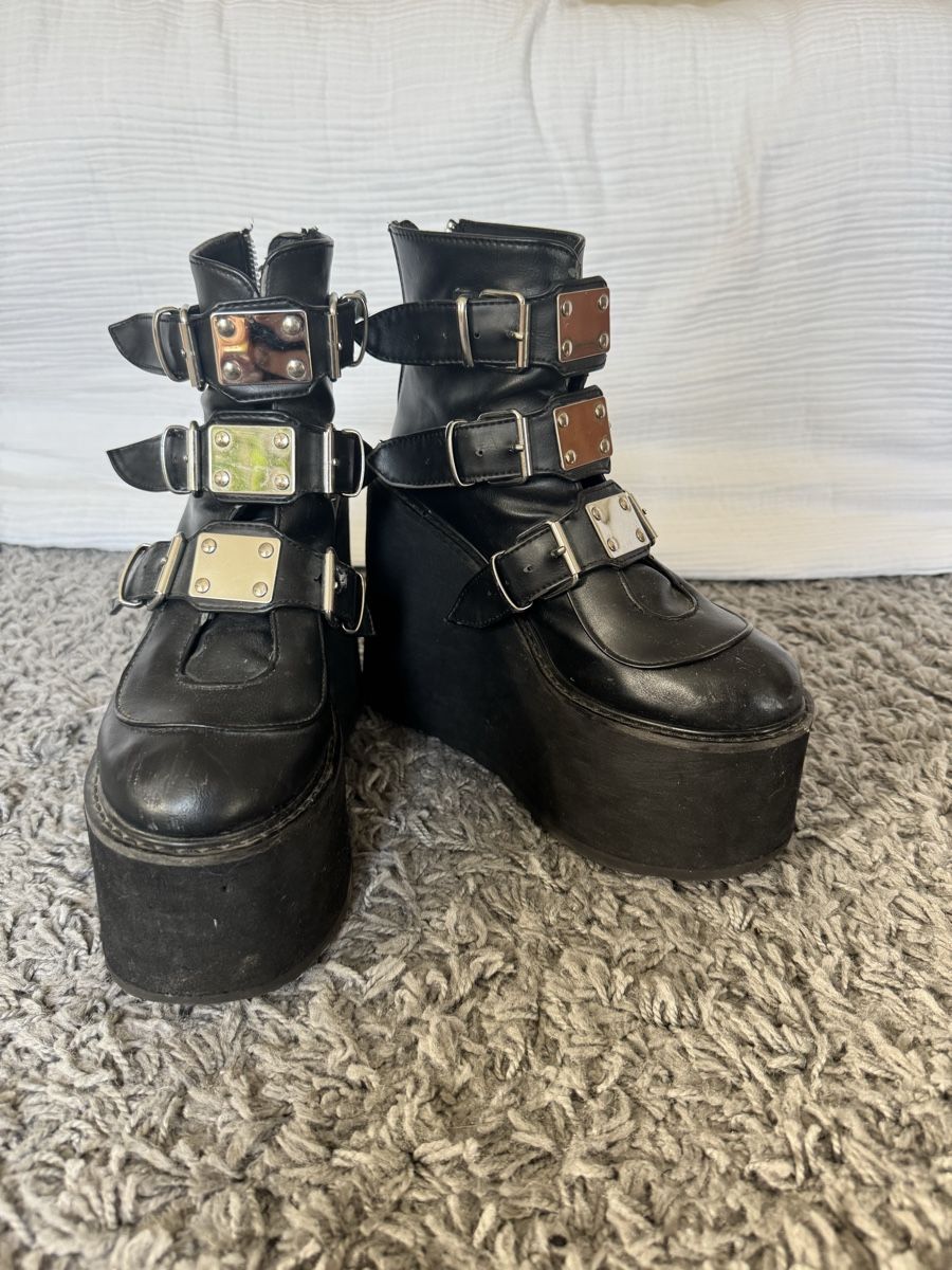 Scarpe da donna: Demonia Plateau Boots Burning Man – Usato da Zürich venduto da mugge_91