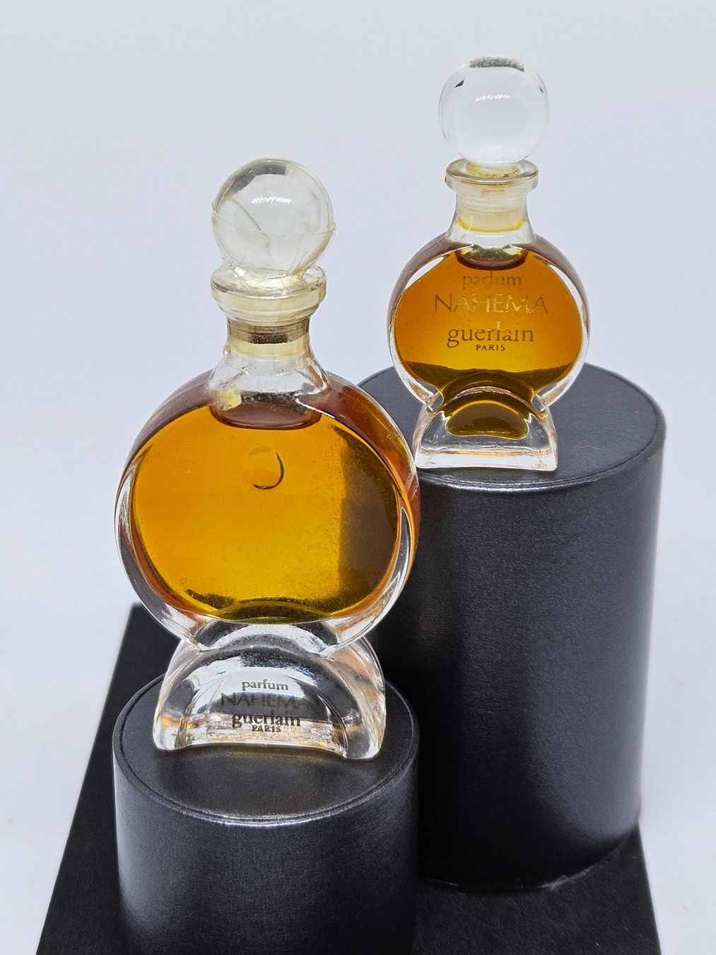 Guerlain Profumi & Eau de Toilette: Guerlain Nahema parfum 7.5ml extrait et 2ml extrait Guerlain – Nuovo (secondo la descrizione) da Romanel-sur-Lausanne venduto da delaforet 1
