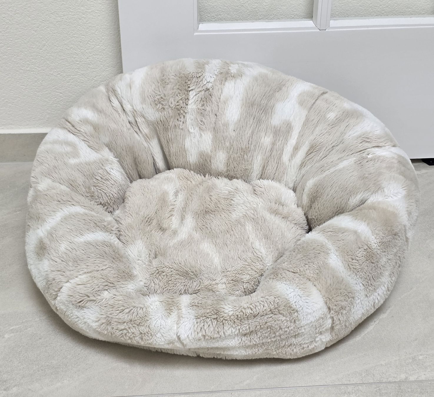 Niches, paniers: Hundebett / Katzenbett rund Plüsch  – D'occasion à Rheinsulz par Gilea