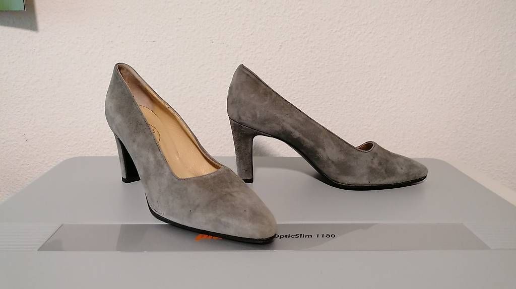 Damenschuhe: Designer-Pumps aus hellgrauem Wildleder – Gebraucht aus Winterthur von iri_7cwx