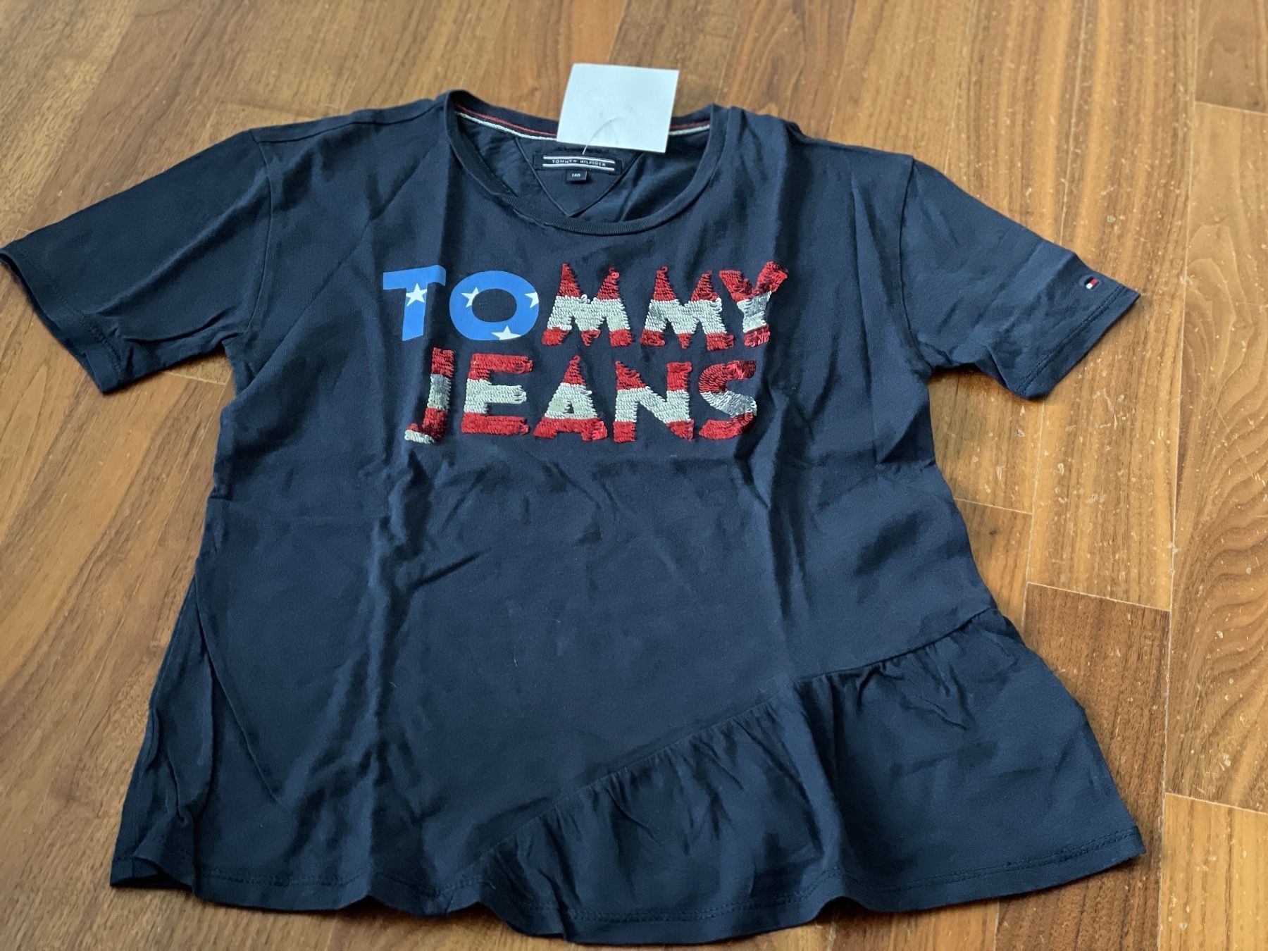 Tommy Hilfiger Blusen, T-Shirts & Tops: Tommy Hilfiger T-Shirt Grösse 140 – Gebraucht aus Neuenkirch von balani