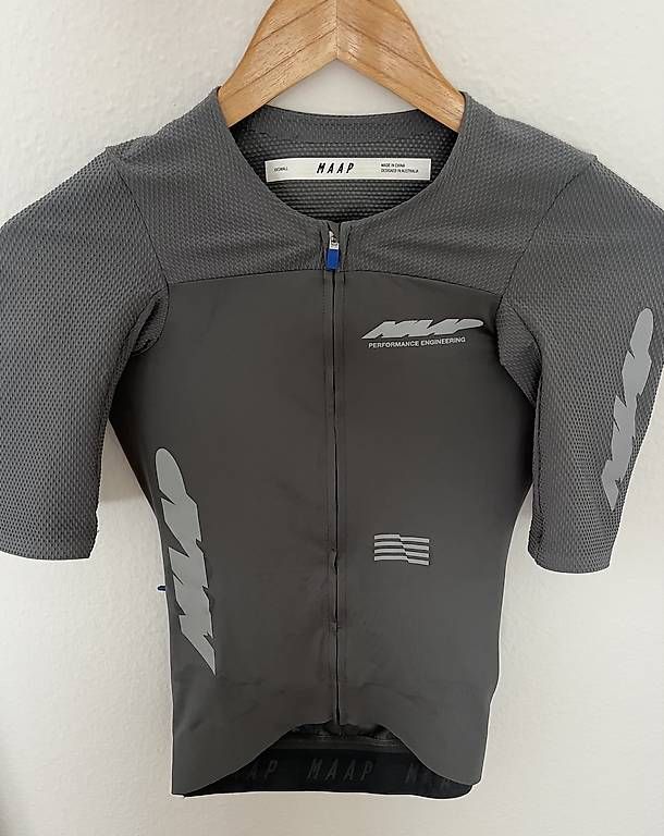 Leibchen & Hosen: Maap Eclipse Pro Race Jersey – Neu (gemäss Beschreibung) aus Mettmenstetten von dan_b96n 1