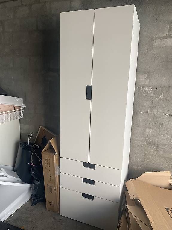 Schränke: Kleiderschrank Kinder weiss – Gebraucht aus Flüelen von 6468
