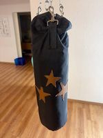 Boxsack schwarz mit Sternenmotiv gebraucht guter Zustand
