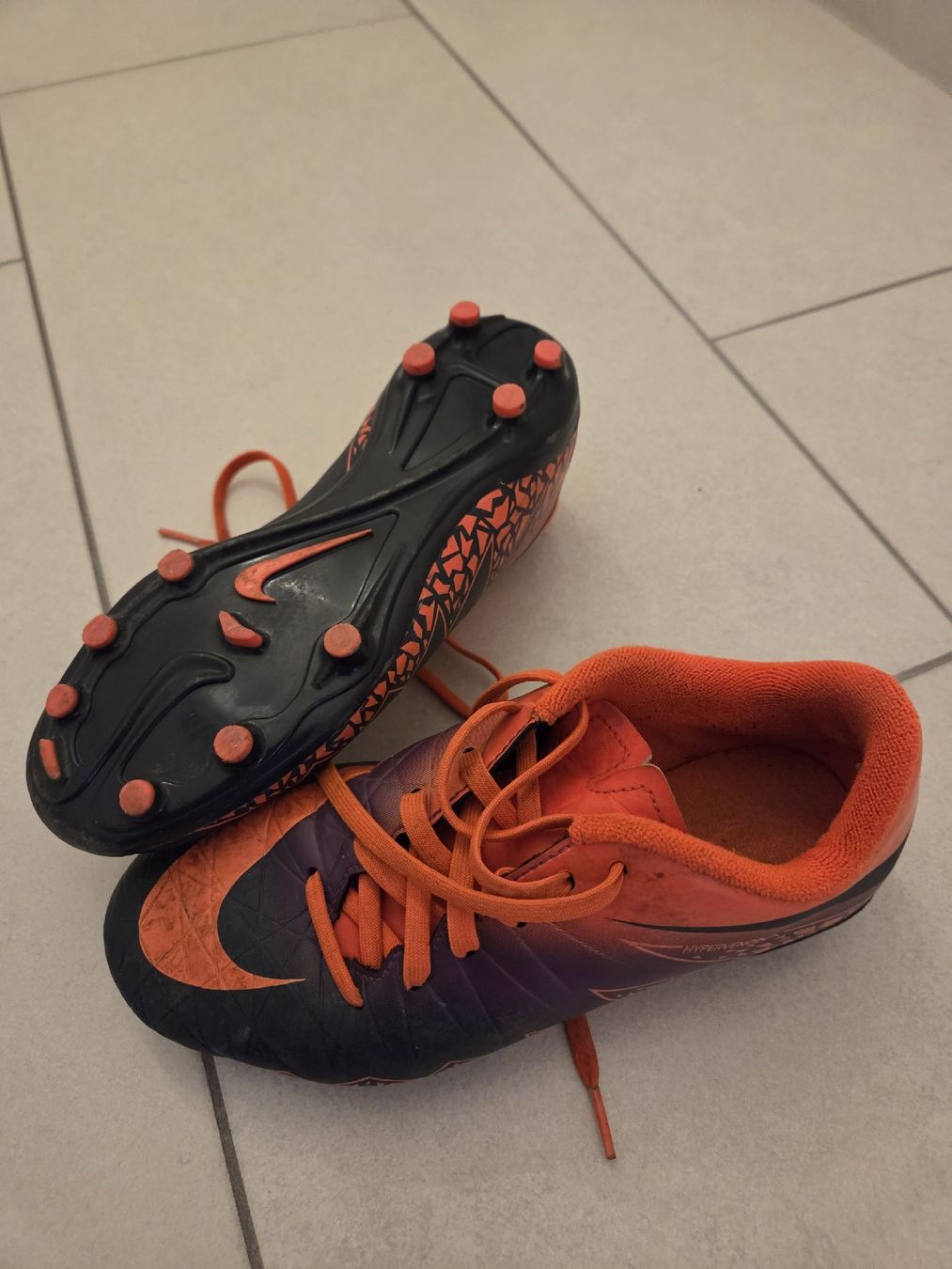 Nike Herrenschuhe: Chaussures de foot Nike Hypervenom, taille 35 – Gebraucht aus Monthey von Bubuline 1