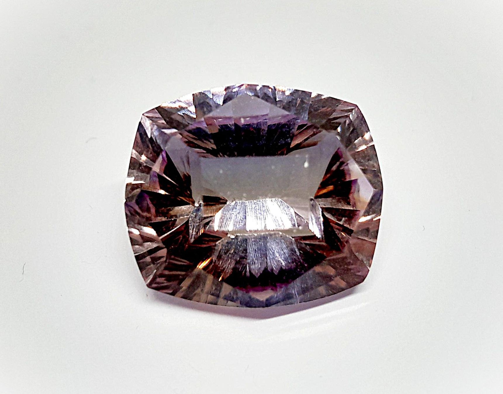 Amétrine coussin concave cut 13.60 ct - CERTIFICAT 408.- Fr (Neu ...