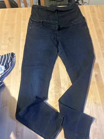 Jean de maternité Yessica bleu foncé taille 40 bon état