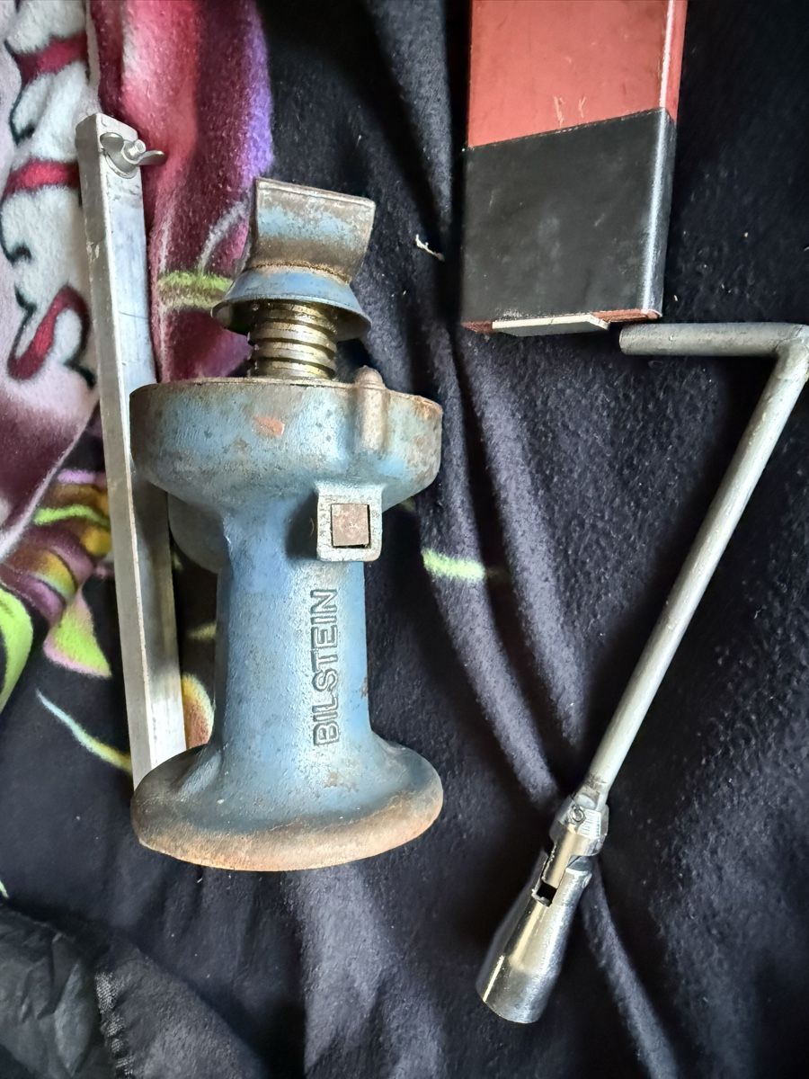 Tutti gli attrezzi: Bilstein Wagenheber Werkzeug mit Kurbel – Usato da Steffisburg venduto da DarkBricks