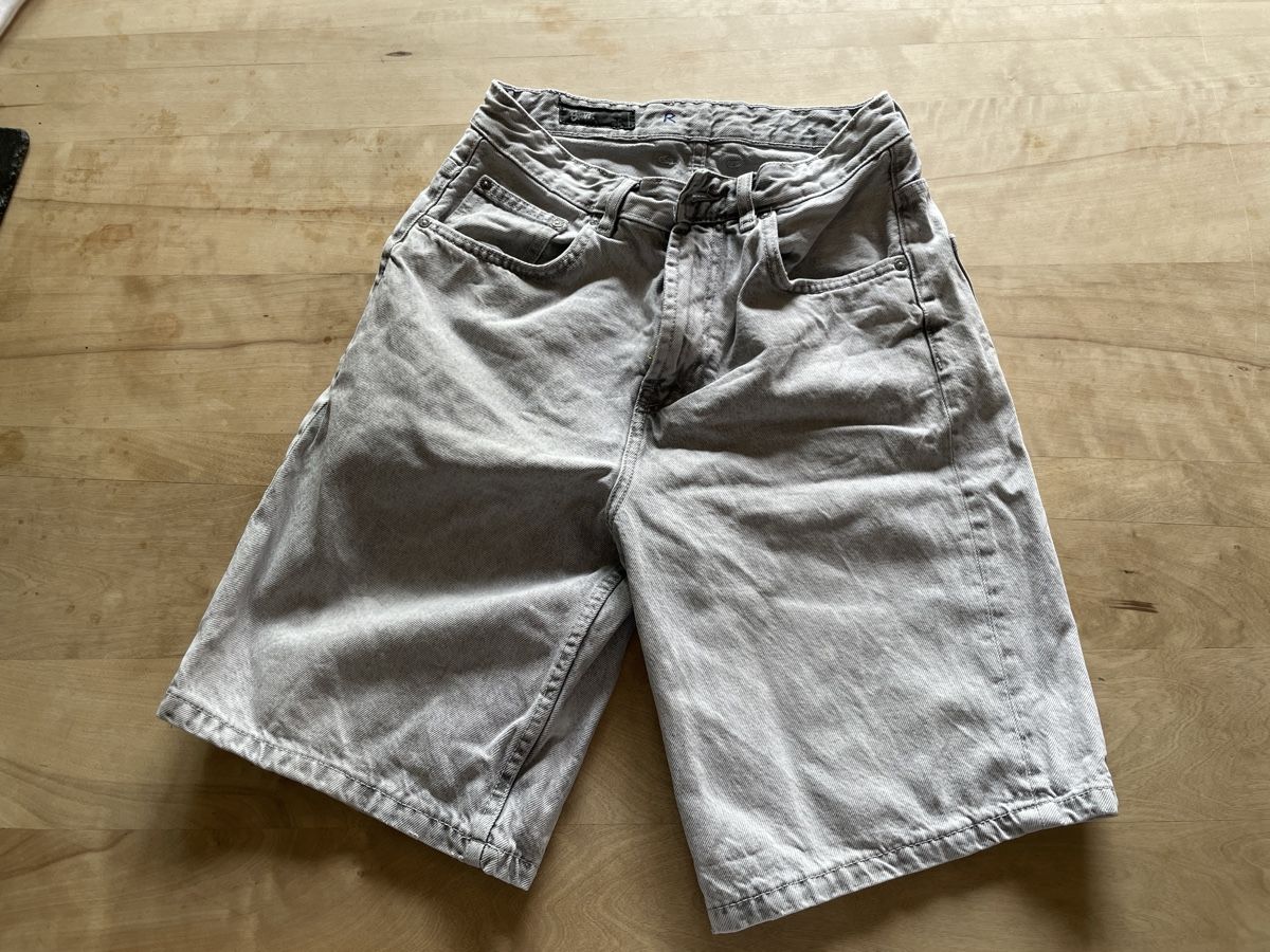 Pull&Bear Pantaloni: Graue Pull& Be Jeans Shorts,  Grösse36, Sommer – Nuovo (secondo la descrizione) da Muttenz venduto da Fertal