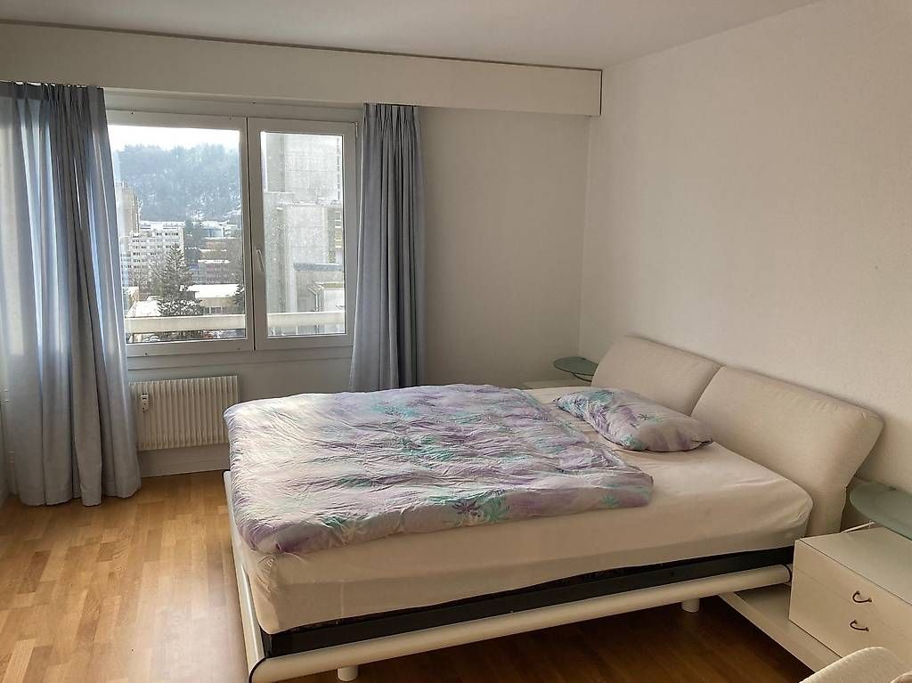 Betten: Bett mit Matratze und Nachttischen – Gebraucht aus Affoltern am Albis von Veretta