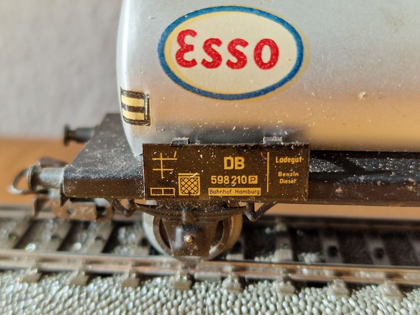Märklin Modelleisenbahnen: DB Esso Tankwagen H0 – Gebraucht aus Matten b. Interlaken von lor_hr9w 3