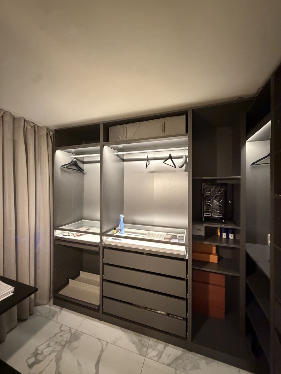 Schränke: IKEA PAX Schrank mit Licht – Gebraucht aus Küsnacht ZH von Pfiffiekus 2