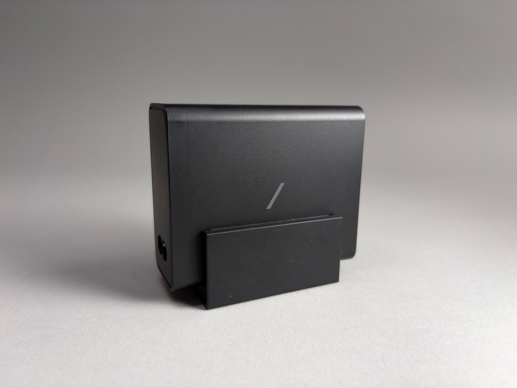 Native union Caricabatterie: Native Union Fast Desktop Charger 140 W – Usato da Aarau venduto da pxoint 1