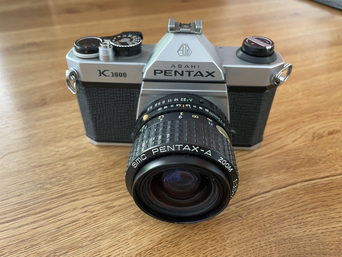 Pentax Fotocamera: Pentax K1000 mit Konverter – Usato da Wetzikon ZH venduto da Cedi