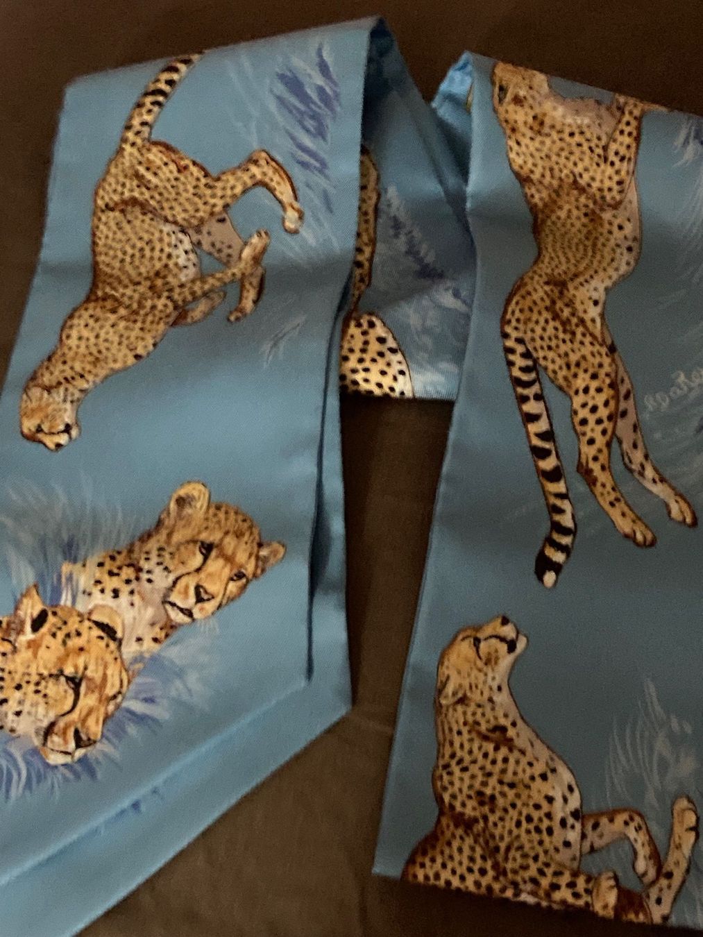 Hermès Foulard & Sciarpe: Hermes Maxi Twilly Slim Guepards Neu – Nuovo e nell'imballaggio originale da Zuerich venduto da SaTs-43 1