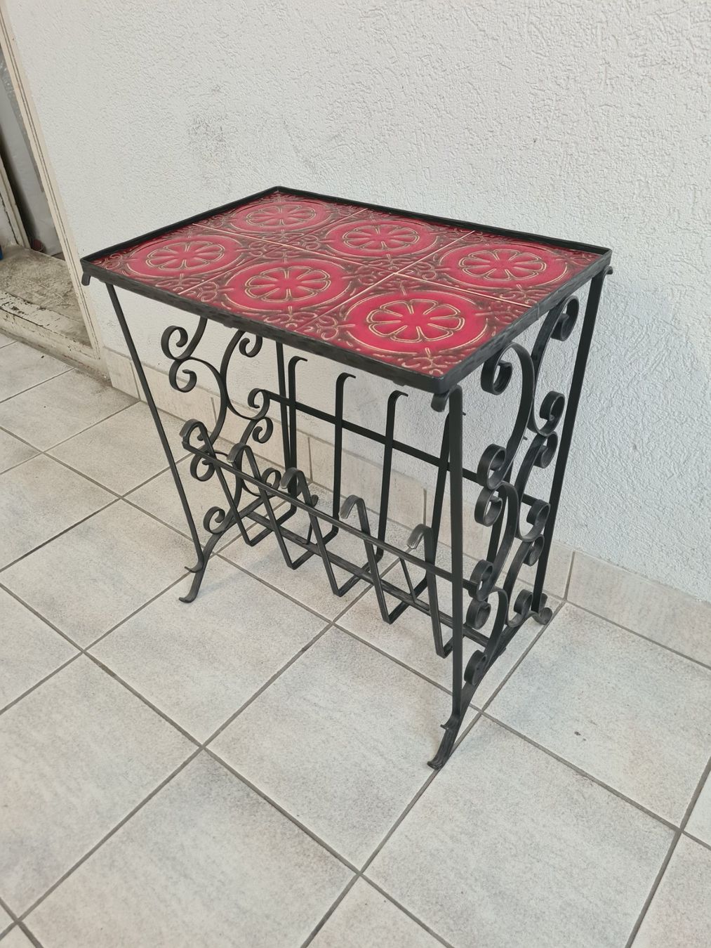 Tische: Table d'appoint fer forgé et carreaux rouges décorés – Gebraucht aus Monthey von 187-zeroo 5