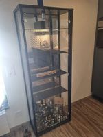 Glas-Vitrine mit Beleuchtung