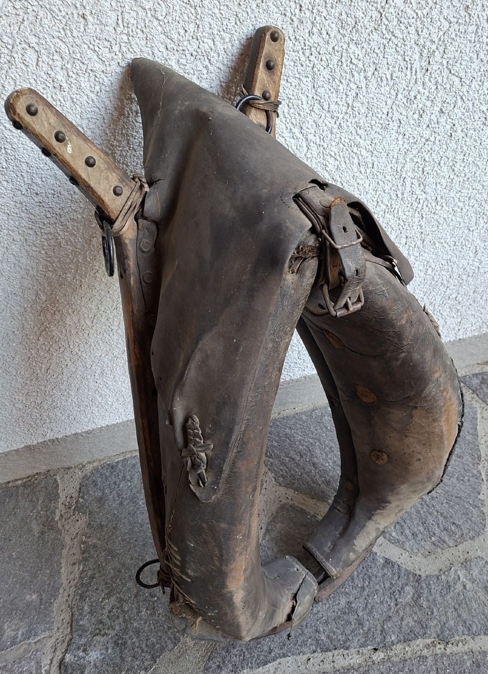 Brides, licols: Antiker Kummet – Défectueux à Pfäffikon ZH par enderby01 1