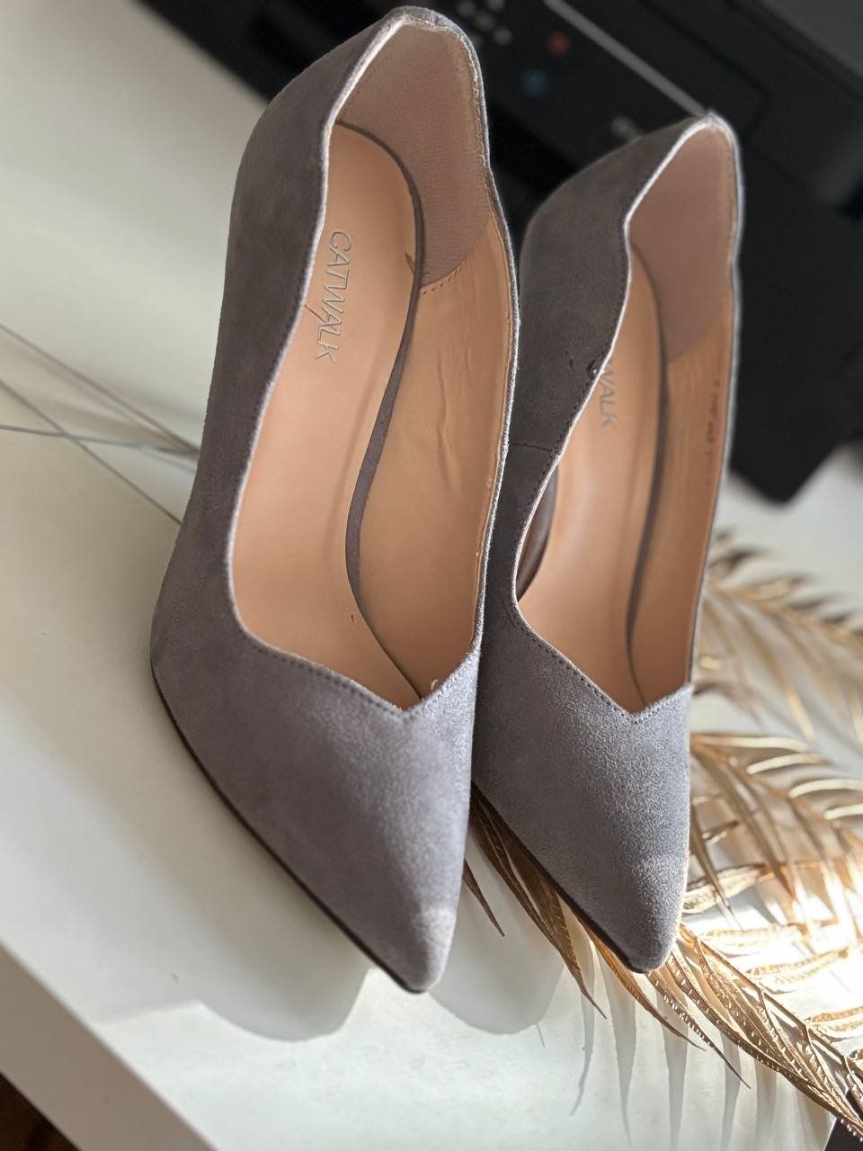 Scarpe da donna: Catwalk Pumps Grau Wildlederimitat – Usato da Bern venduto da ViksiBash 1