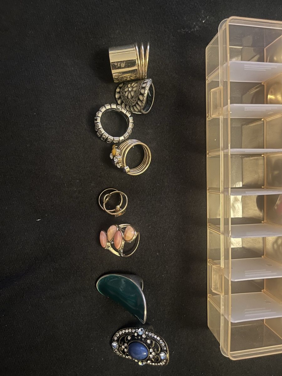 Sonstiger Schmuck: Schmuckring Sammlung Box gemischt guter Zustand – Gebraucht aus Olten von sae_82z2 5