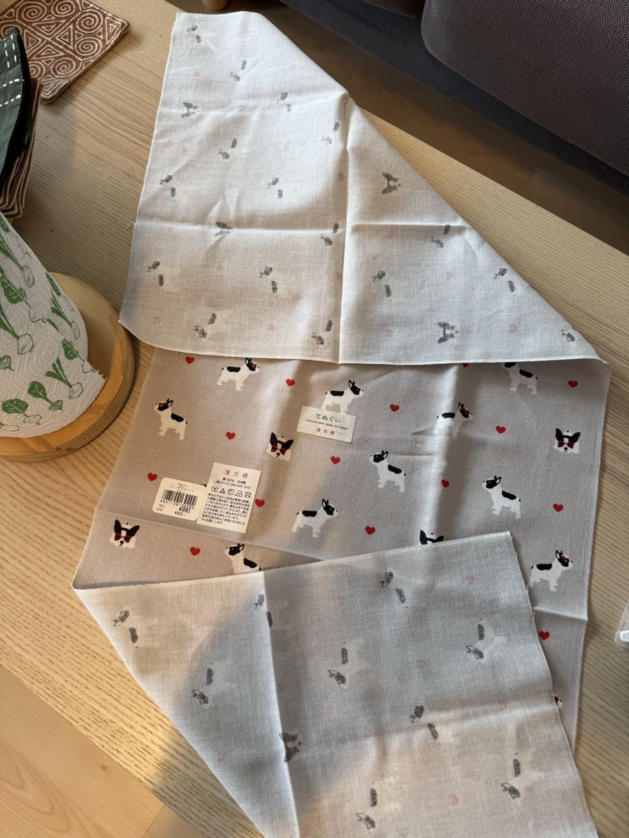 Altro in  Abbigliamento & Accessori: Cute Bulldog Pattern Handkerchief – Nuovo e nell'imballaggio originale da Kilchberg ZH venduto da ngt_hnw9 1